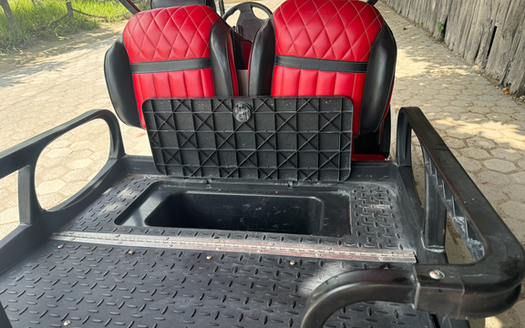 a bench is sitting in a chair